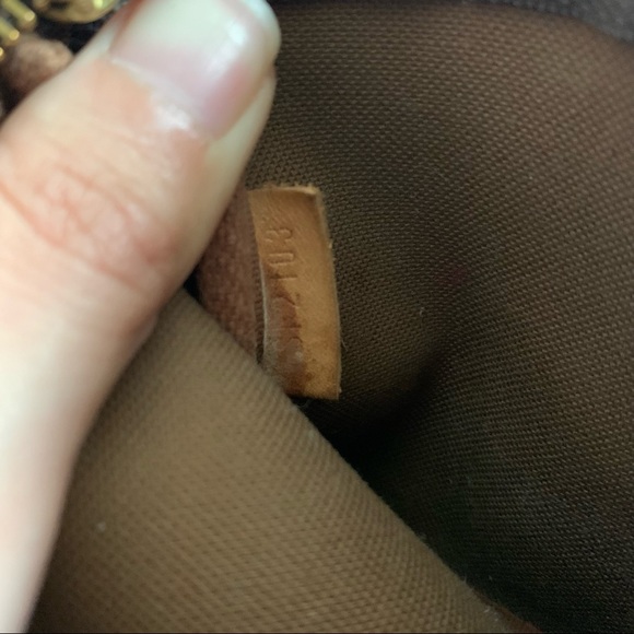 Louis Vuitton Mini Pochette - Picture 7 of 11